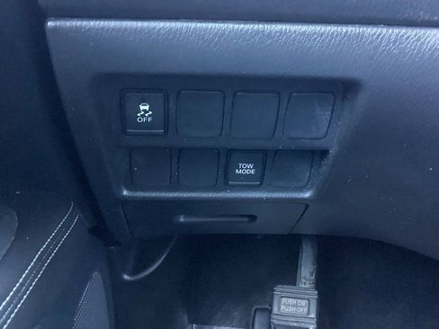 Used 2020 Nissan Pathfinder S image 27