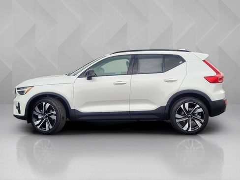 New 2026 Volvo XC40 B5 Ultra w/ Climate Package AWD/4WD image 3