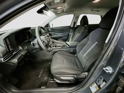 Used 2023 Hyundai Elantra SE w/ Cargo Package FWD image 13
