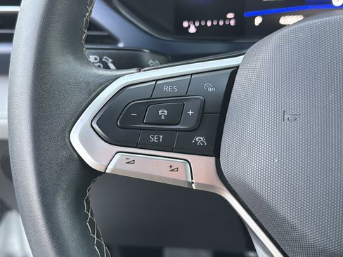 Used 2024 Volkswagen Taos SE image 25