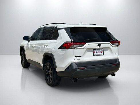 Used 2021 Toyota RAV4 LE FWD image 7