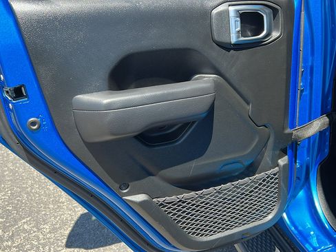 Used 2022 Jeep Gladiator Rubicon w/ Cold Weather Group image 13