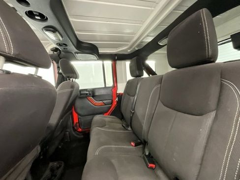 Used 2015 Jeep Wrangler Unlimited Sahara w/ Connectivity Group image 5