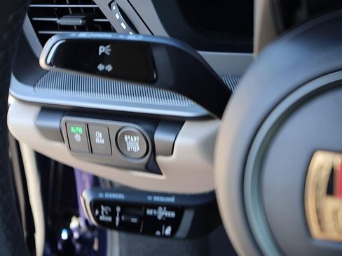 Used 2025 Porsche 911 Carrera image 32