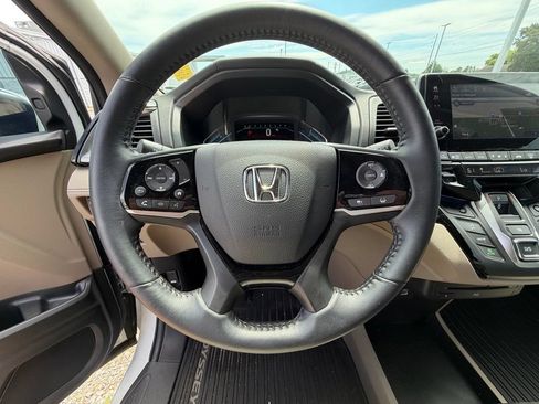 Used 2024 Honda Odyssey Touring image 17