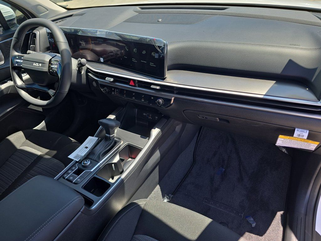 New 2026 Kia Sorento LX FWD image 11