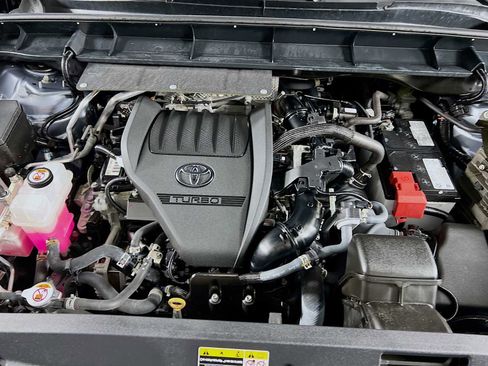 Used 2024 Toyota Highlander XLE image 31