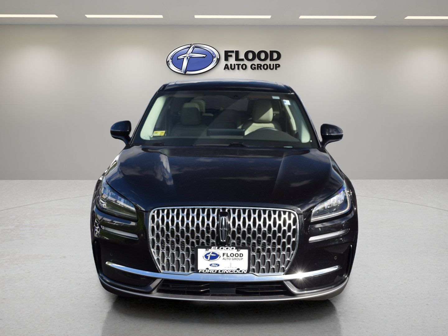 Used 2023 Lincoln Corsair AWD w/ Equipment Group 101A image 2