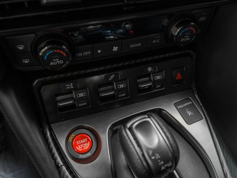 Used 2020 Nissan GT-R Premium image 30