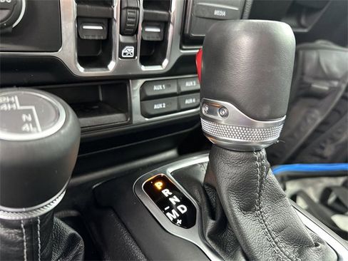 Used 2024 Jeep Wrangler Sahara image 32