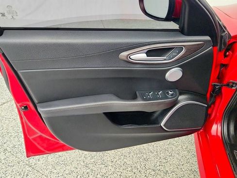 Used 2020 Alfa Romeo Giulia Ti w/ Active Blind Spot Package AWD/4WD image 11