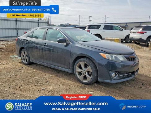 Used 2014 Toyota Camry SE FWD image 5