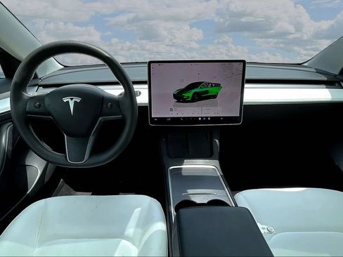 Used 2023 Tesla Model 3 Standard Range RWD image 7