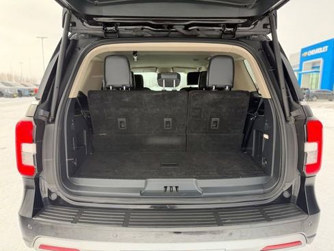 Used 2024 Ford Expedition XLT image 18