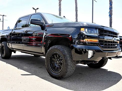 Used 2018 Chevrolet Silverado 1500 LT w/ All Star Edition AWD/4WD image 3