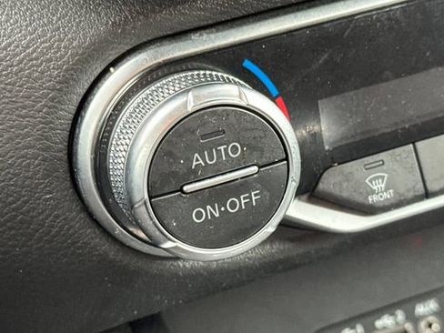 Used 2023 Nissan Sentra SR w/ Electronics Package image 29