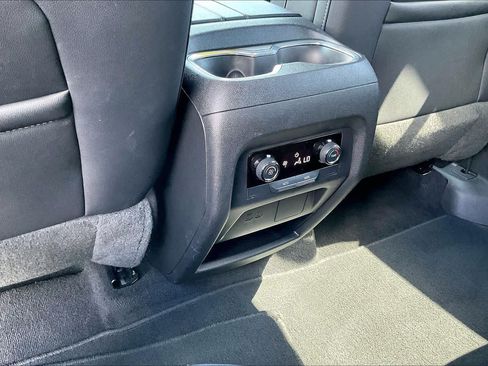 Used 2025 Chevrolet Traverse LT AWD/4WD image 34