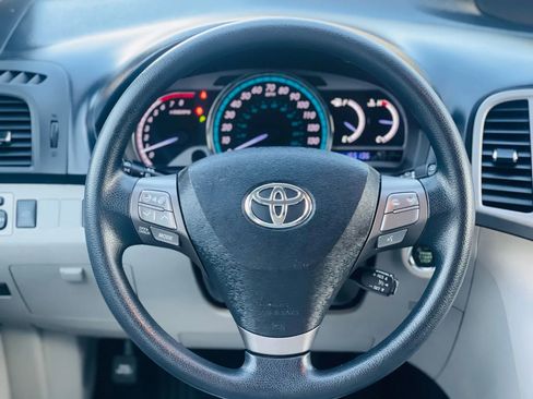 Used 2011 Toyota Venza AWD image 12