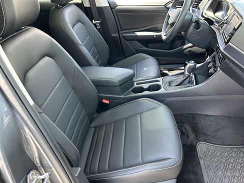 Used 2024 Volkswagen Jetta SE FWD image 9
