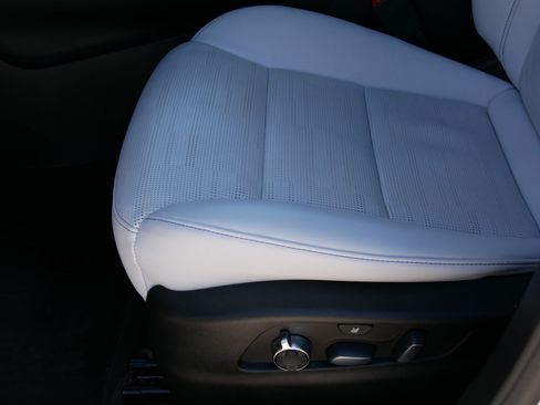 Used 2024 Cadillac XT4 Sport FWD image 30