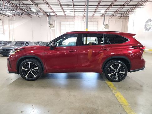 Used 2022 Toyota Highlander XSE image 7