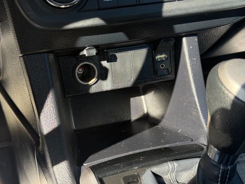 Used 2015 Toyota Corolla LE FWD image 22