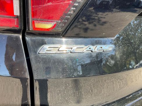 Used 2017 Ford Escape Titanium image 29