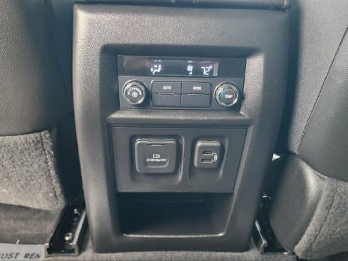 Used 2023 Chevrolet Traverse RS AWD/4WD image 25