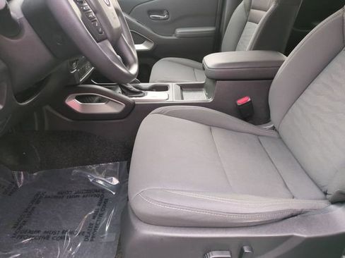Used 2024 Nissan Frontier SV AWD/4WD image 9