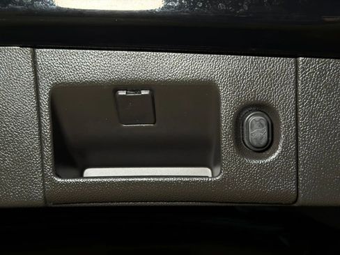 Used 2015 Cadillac Escalade Premium AWD/4WD image 16