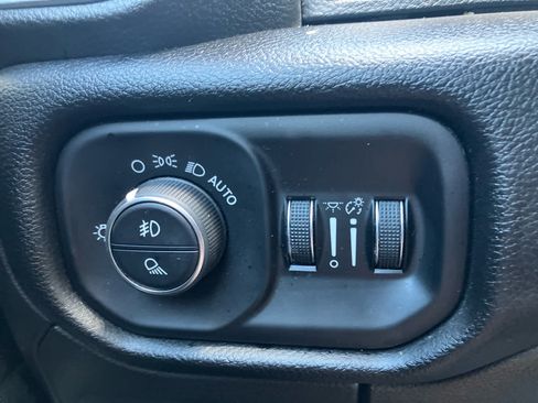 Used 2019 RAM 1500 Laramie AWD/4WD image 14