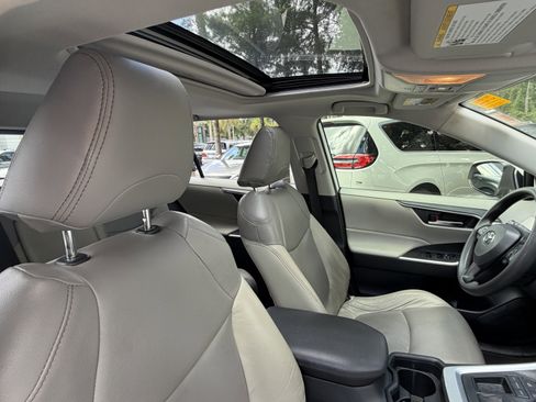 Used 2019 Toyota RAV4 XLE w/ Convenience Package FWD image 46