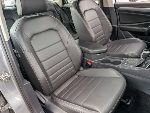 Used 2024 Volkswagen Jetta SE FWD image 33