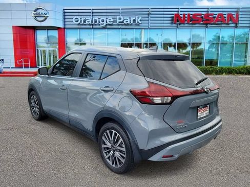 Used 2021 Nissan Kicks SV FWD image 3