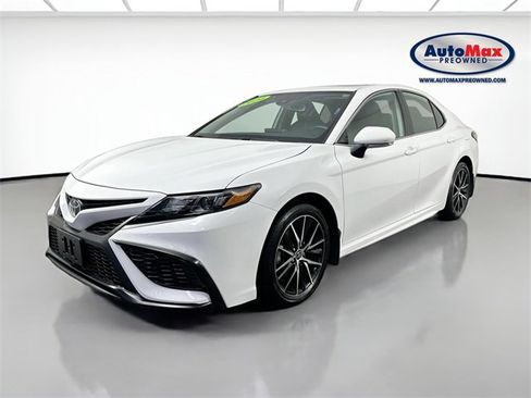 Used 2024 Toyota Camry SE image 5