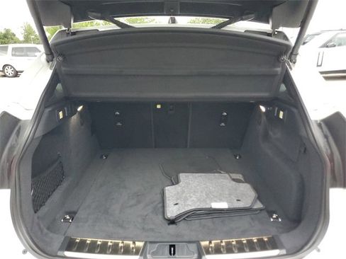 Certified 2025 Jaguar F-PACE R-Dynamic S image 9