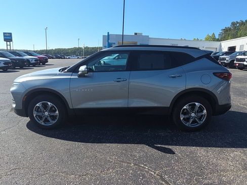 Used 2023 Chevrolet Blazer LT w/ Sound & Technology Package FWD image 5