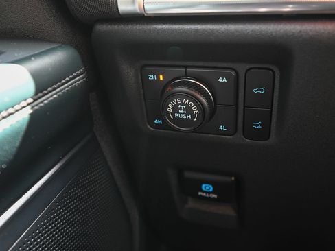 Used 2025 Ford Expedition Tremor AWD/4WD image 40