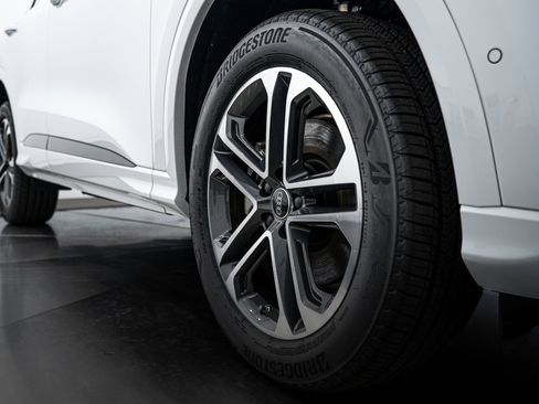 New 2025 Audi Q5 Premium image 17