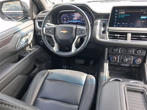Used 2024 Chevrolet Suburban LT RWD image 9