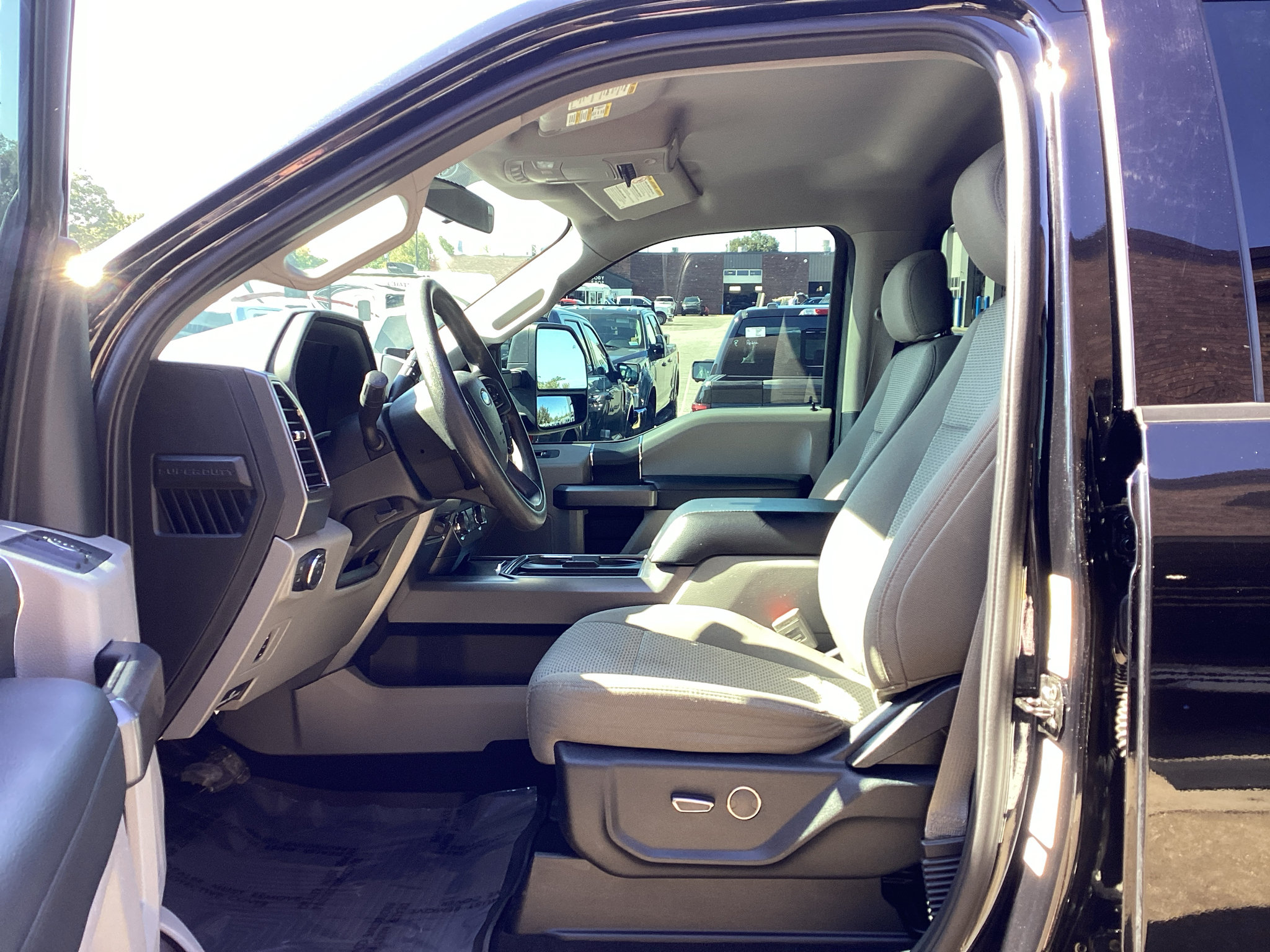 Used 2019 Ford F250 XLT w/ XLT Value Package AWD/4WD image 16