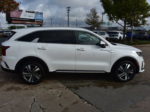 Used 2024 Kia Sorento EX image 4