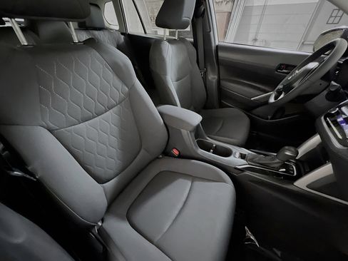 Used 2024 Toyota Corolla Cross LE image 31