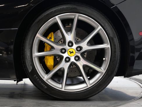 Used 2013 Ferrari California image 11