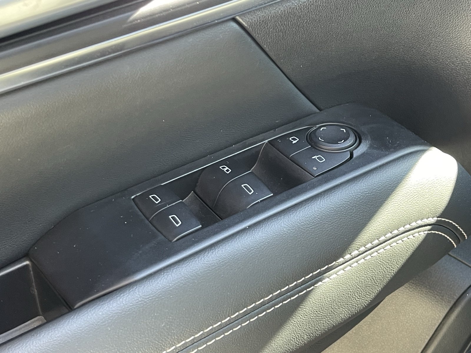 Used 2026 GMC Terrain Elevation w/ Technology Package II FWD image 11