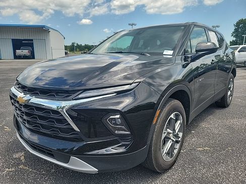 Used 2025 Chevrolet Blazer LT FWD image 3