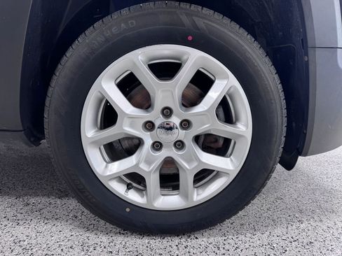 Used 2015 Jeep Renegade Latitude w/ Cold Weather Group II AWD/4WD image 13