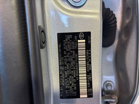 Used 2025 Toyota Camry LE image 28