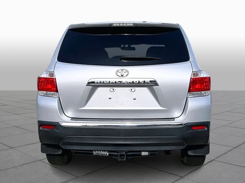 Used 2012 Toyota Highlander SE w/ Tow Pkg image 5