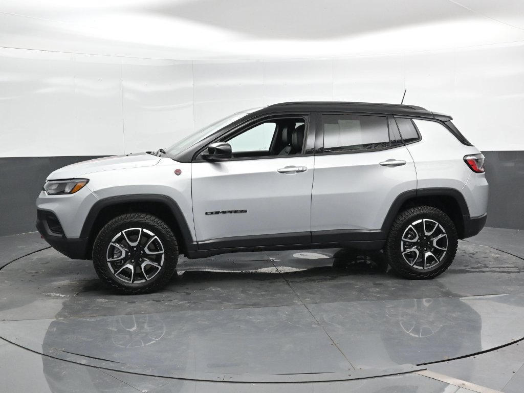Used 2024 Jeep Compass Trailhawk AWD/4WD image 7